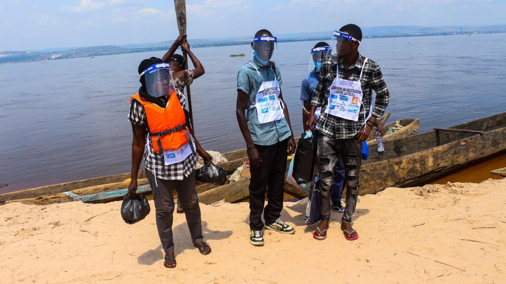 A team of Community Health Workers arrive on Dilolo Island in the Democratic Republic of Condo. The team has donated PPE from CAF-Africa.